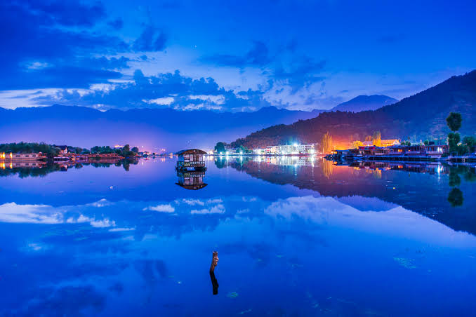 Dal Lake Exploring